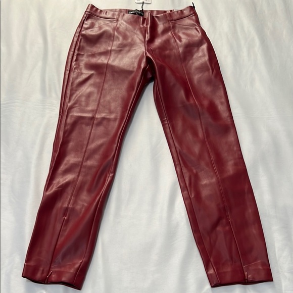 NWT Zara Red Faux Leather Leggings Front Zip Hem - Picture 1 of 9